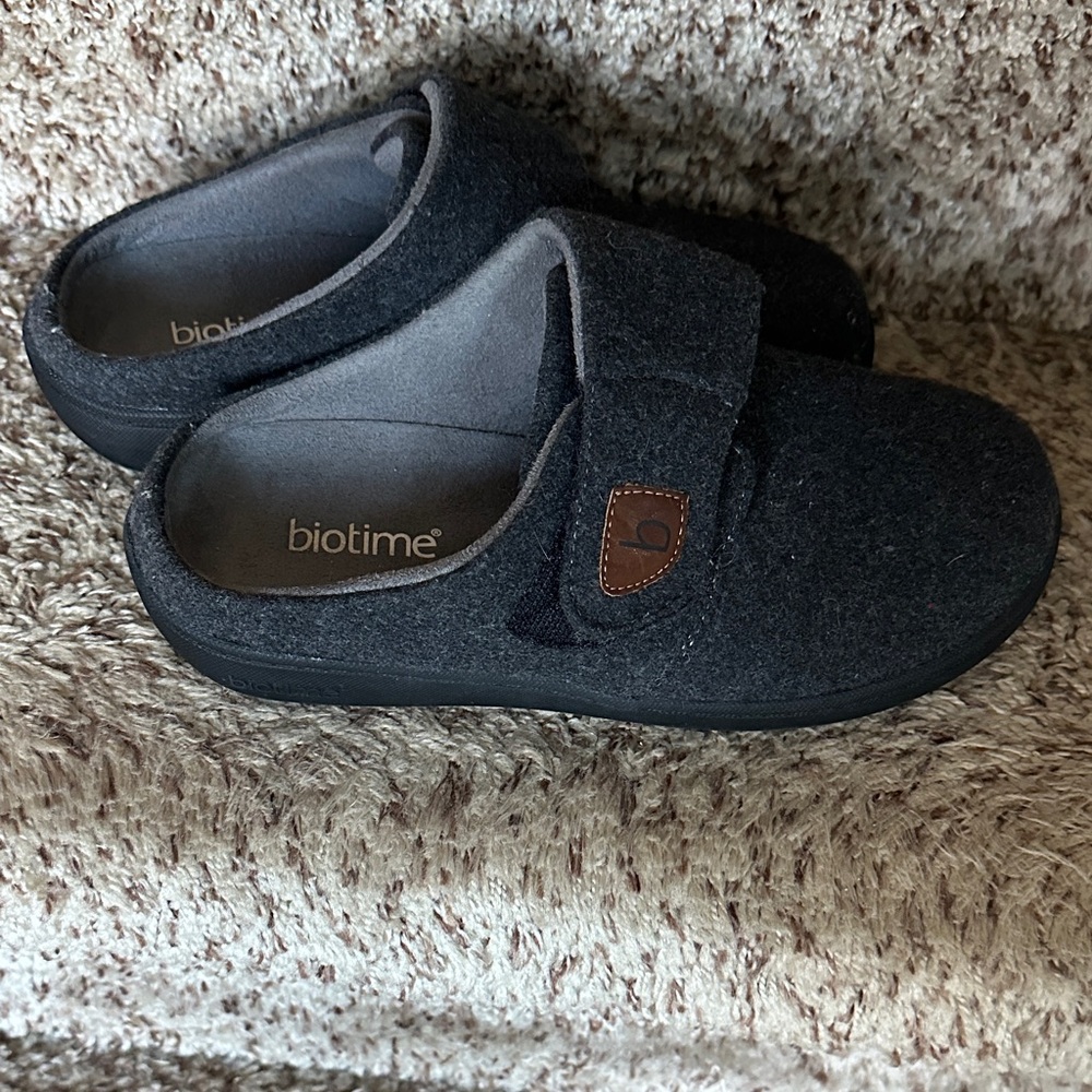Biotime Women’s Amity Slippers. Wool
Blend